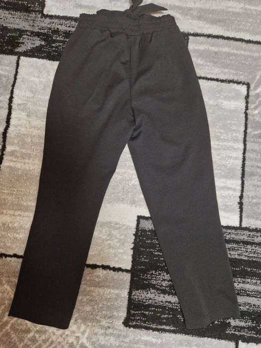 Pantaloni office foarte dragute,material foarte bun