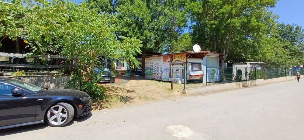 Поземлен имот на к-г Арапя