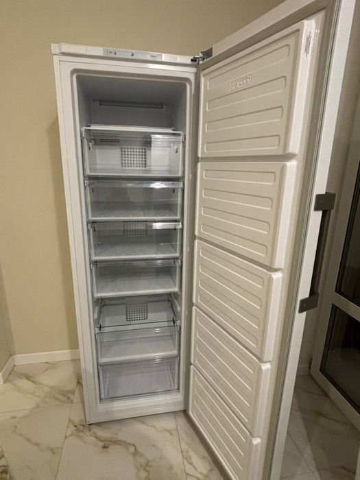 Продам морозильник BEKO