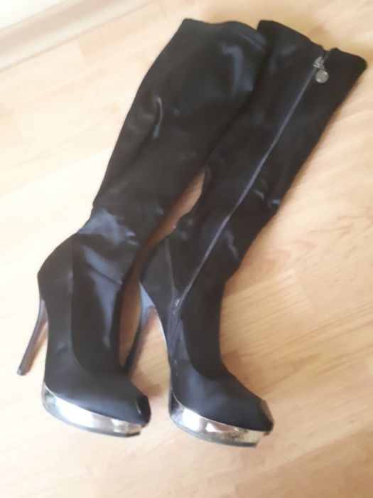 Нарядные атласные сапоги, туфли