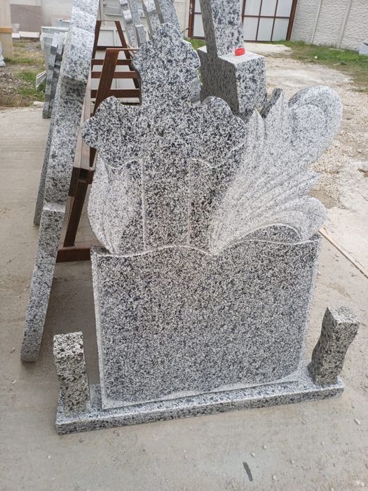 Vând Cruci Granit . OFERTĂ !!!