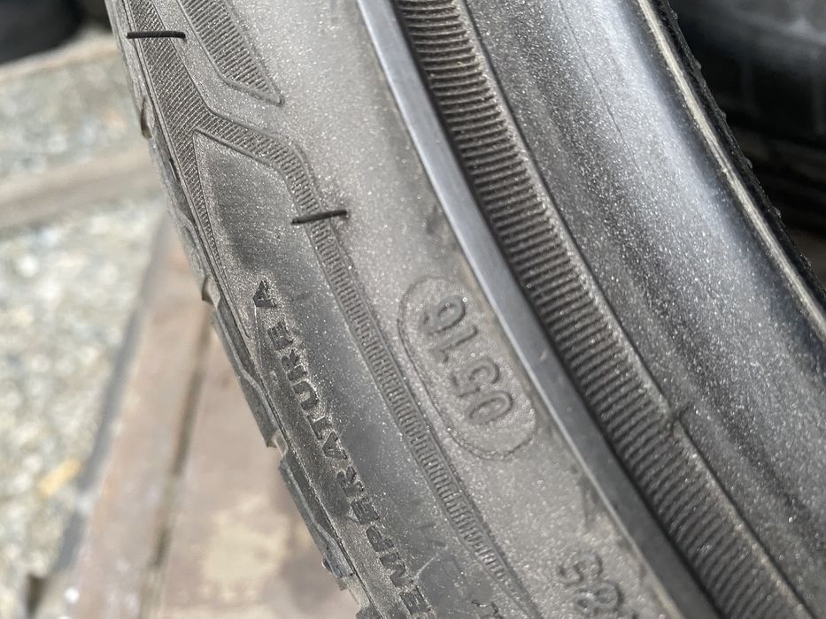 Anv vara 225/40/19 Falken/Petlas