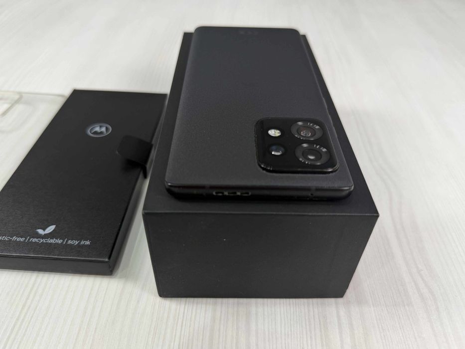 Motorola Edge 40 Pro, 256+12GB, în cutie cu husă
