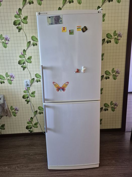 Холодильник LG..