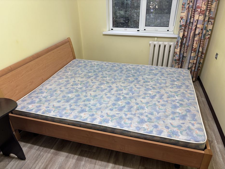 Отдам матрас для двуспальной кровати 2м*1.6м бесплатно