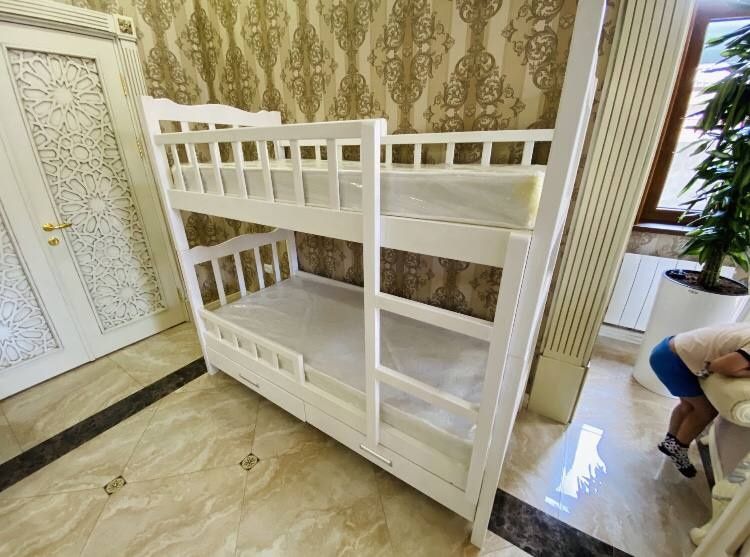 Двухъярусная кровать