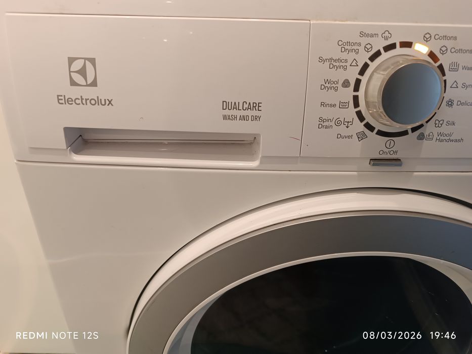 Комбинирана пералня със сушилня Electrolux 1600