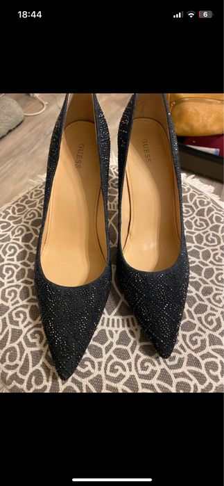 Pantofi Guess nr 39 cu pietricele negre