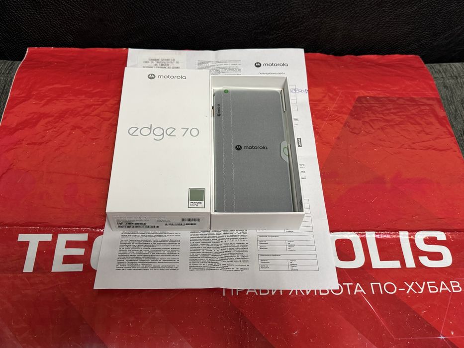 ЧИСТО НОВ 512GB Motorola Edge 70 Гаранция Technopolis 2027 Lily Pad