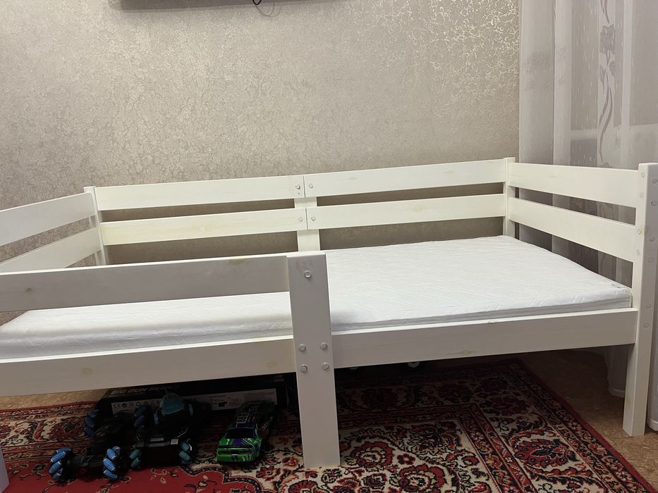 Продам кровать детскую.