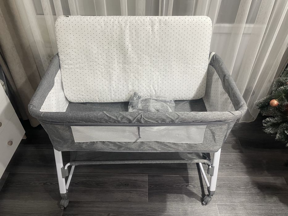 Детская кроватка с регулеровкой.