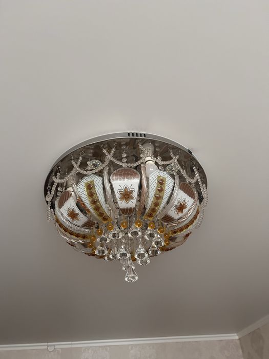 Продам люстру с блетузом