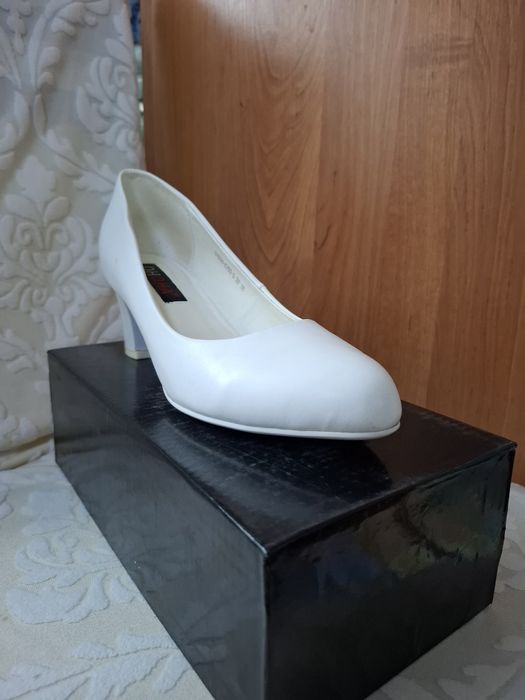 Продам  женские туфли