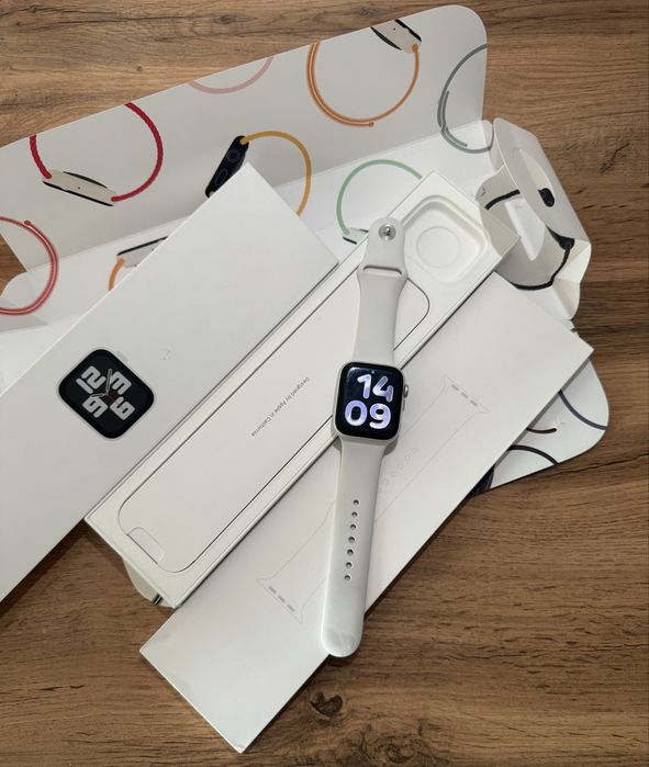 Apple Watch SE  44mm СРОЧНО