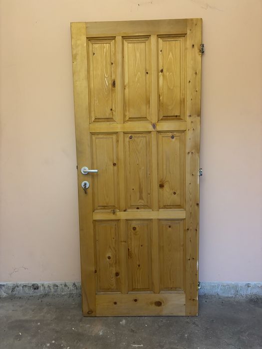 Дървена врата