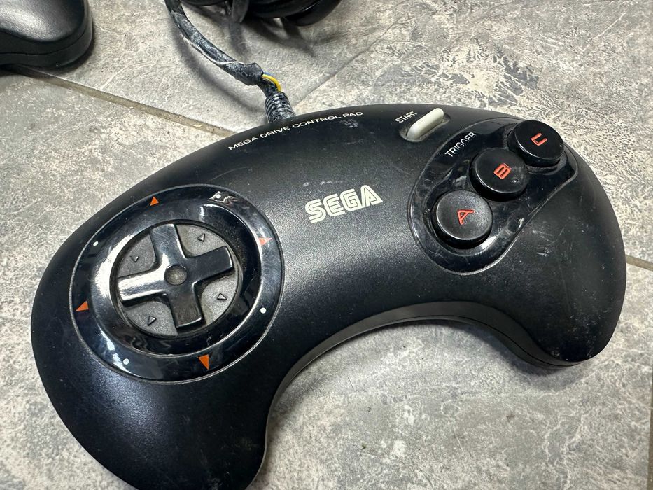 Оригинални контролери 1650  за Sega Mega Drive 1