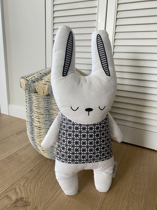 Iepuras decorativ Bizzi Growin (jucarie / perna decorativa)