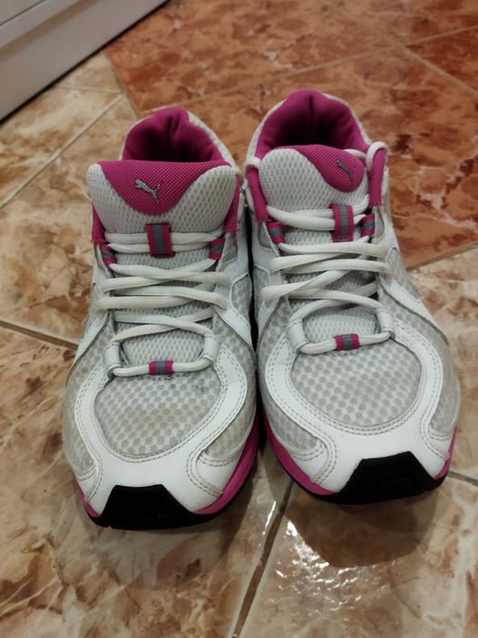 Дамски маратонки пума.