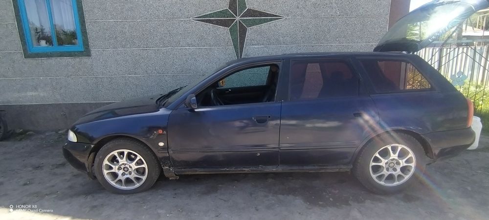 Машина Ауди б. 5