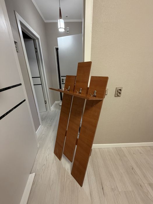 Вешалка для одежды в прихожую