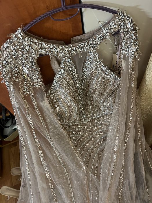 Елегантна рокля