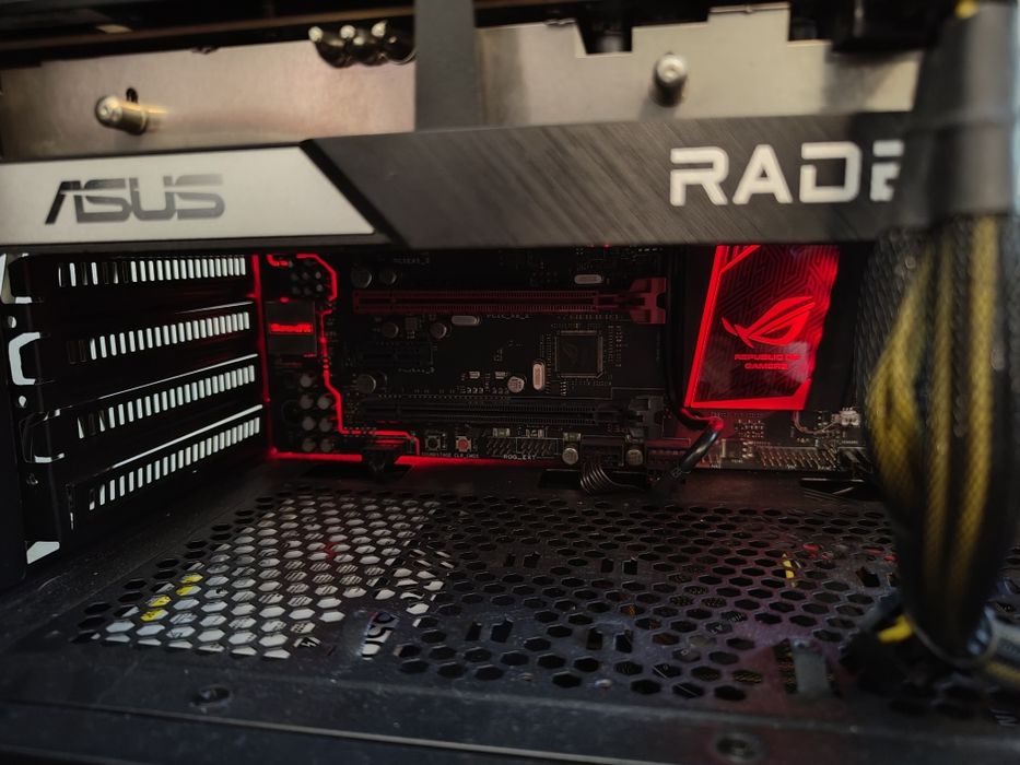 Sistem Gaming / PC Complete - RX 6600 XT / i7 4770K / 16GB RAM Premium / Monitor LG 144Hz + Periferice 120fps în GTA 5 setari MAX