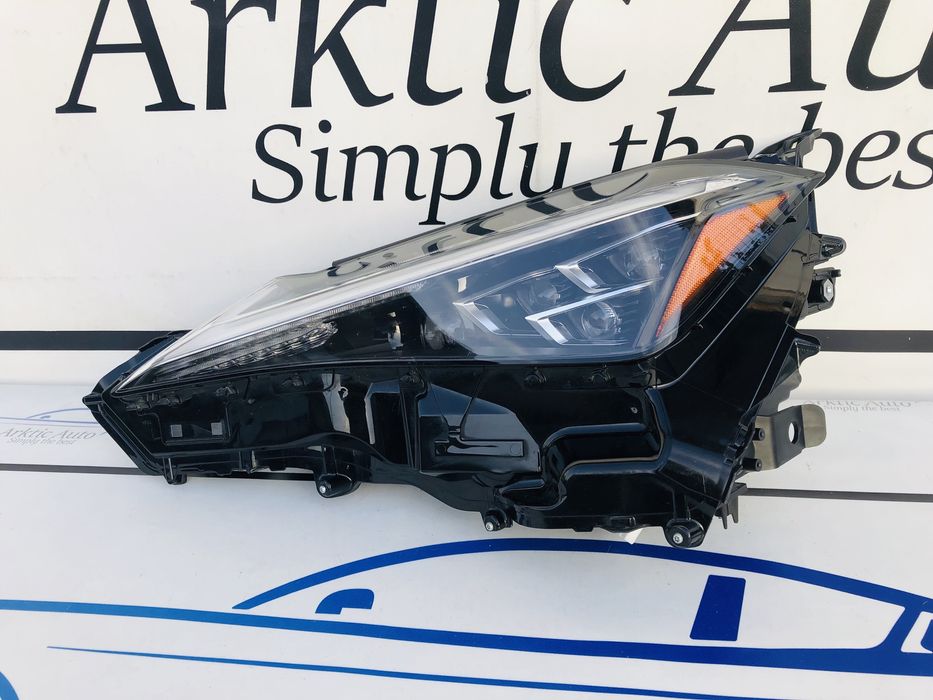 Far stânga Full led Lexus UX model după 2020