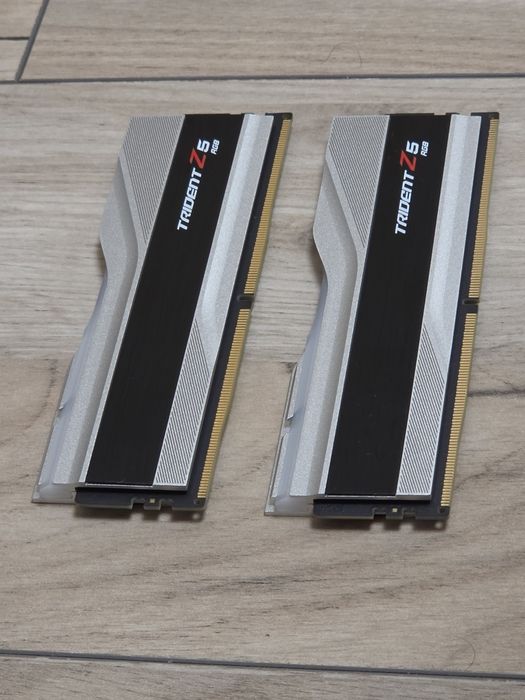 DDR5 32GB G.SKILL Trident z5 6000Mhz