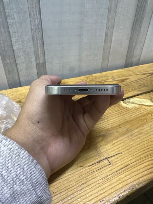 Iphone 16 pro White