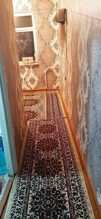Сдается 1 ком кв в Чирчике 1 мкн 2 этаж рядом школа садик