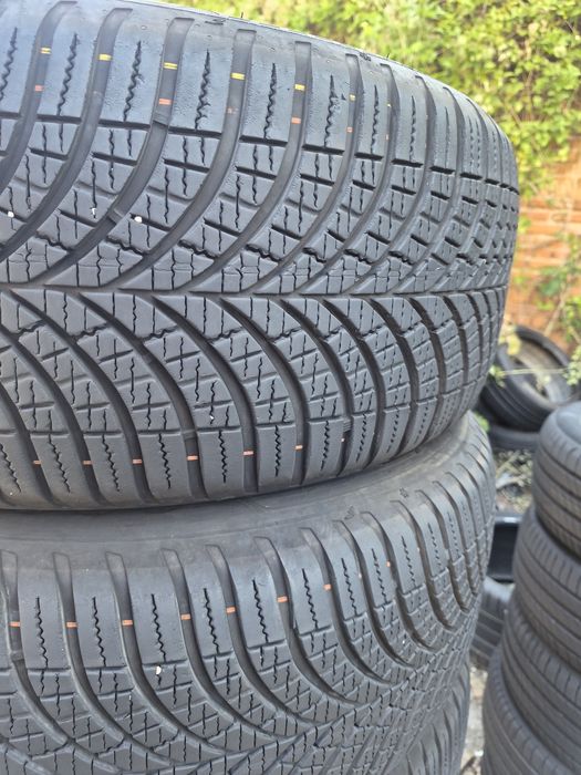 4бр. 235 50 19 Goodyear всесезонни.