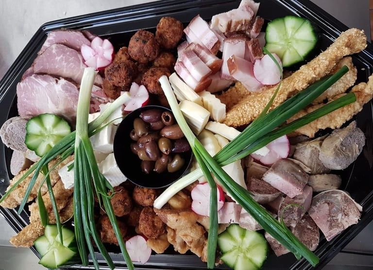 Firma catering husi organizam evenimente