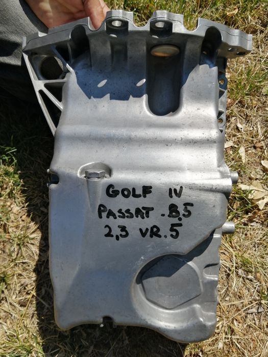 Vând baie de ulei motor 2,3 vr5 Passat 5.5, Golf 4