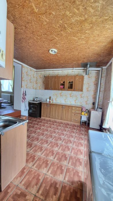 Жер уй сатылады.