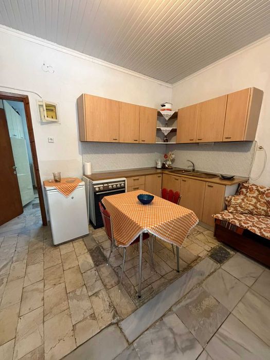 Продава китна къща с площ 79 м2 с двор 249 м2 в Аспровалта, Гърция