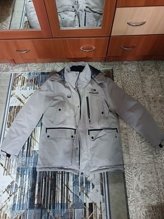 Продам бежевую куртку