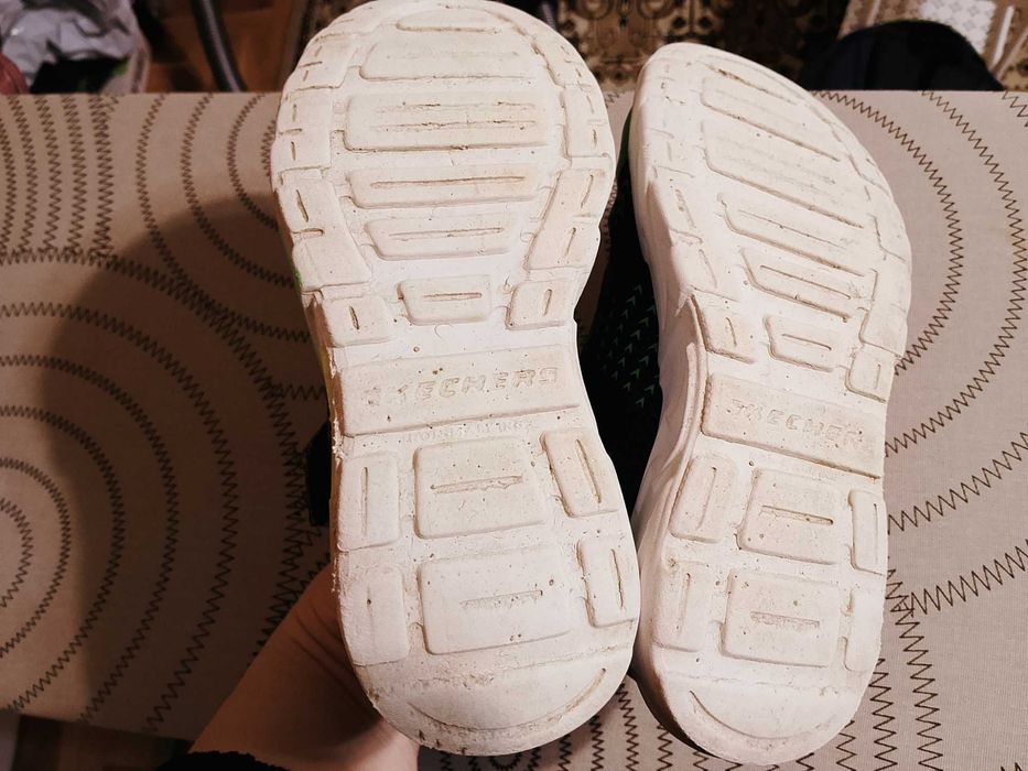 светещи маратонки Skechers