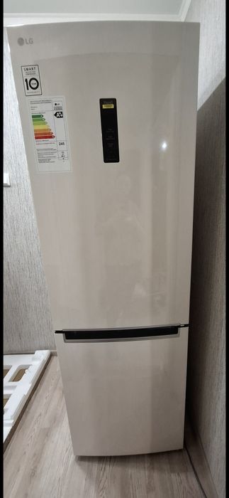 Срочно!Продам новый холодильник LG