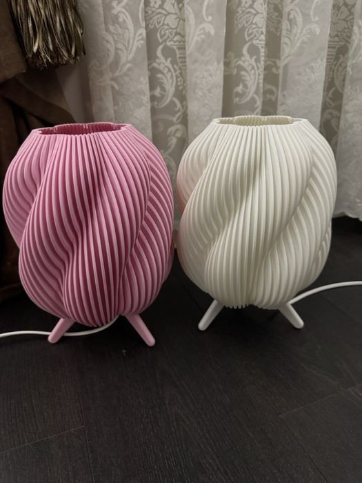 Луксозна дизайнерска лампа – изящна форма и мека светлина