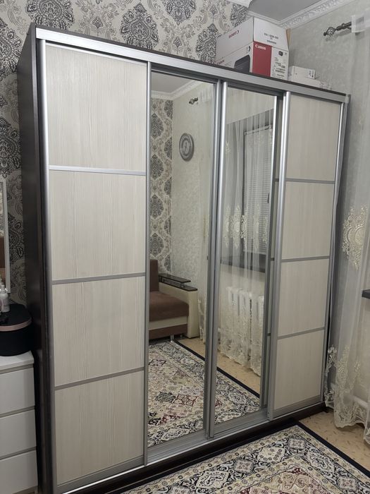 Продам шкаф-купе с зеркалами (шифоньер).
