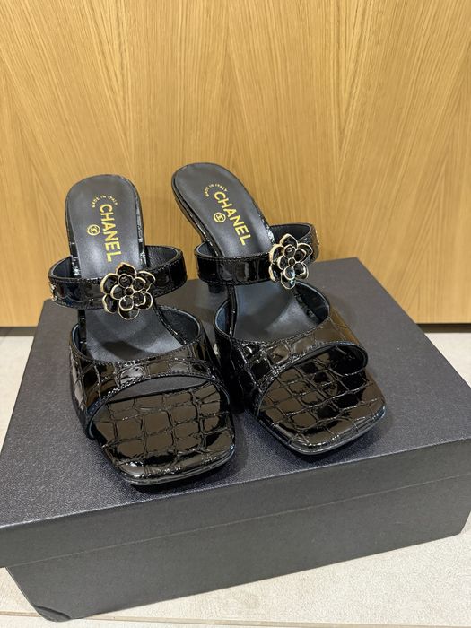 Високи чехли Chanel
