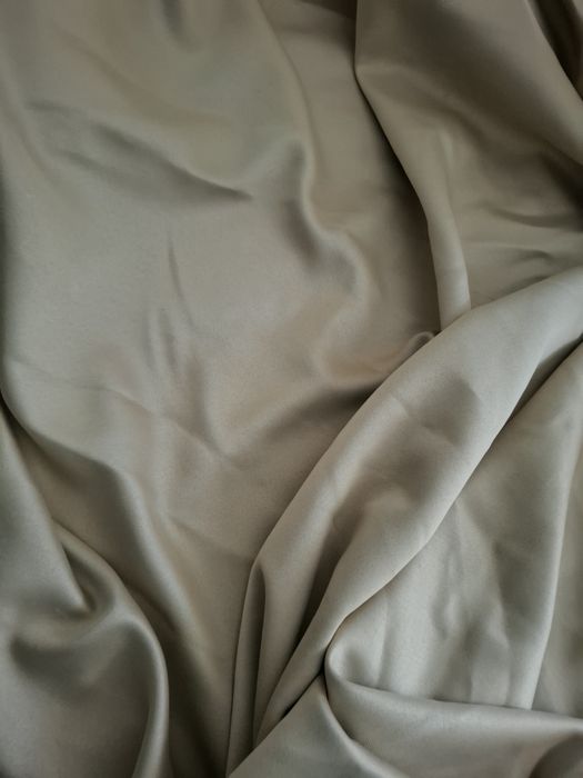 Дебела плътна завеса