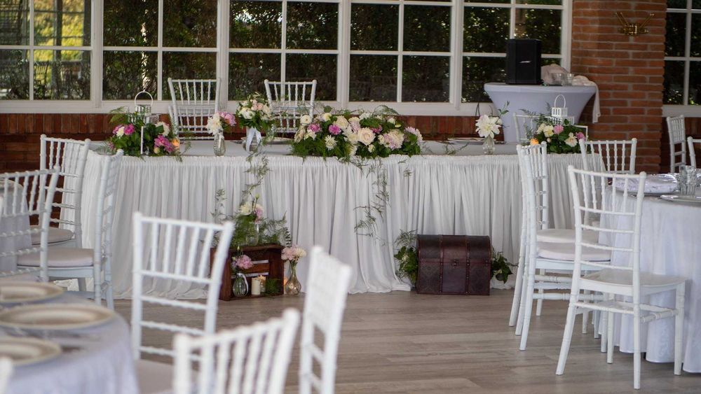 2 fete de masa prezidiu nunta