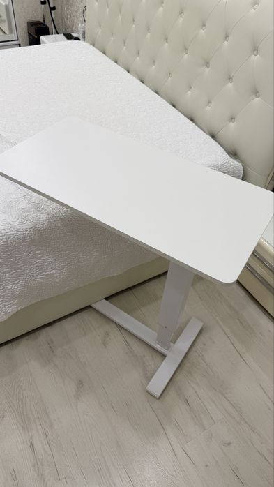 Стол прикроватный