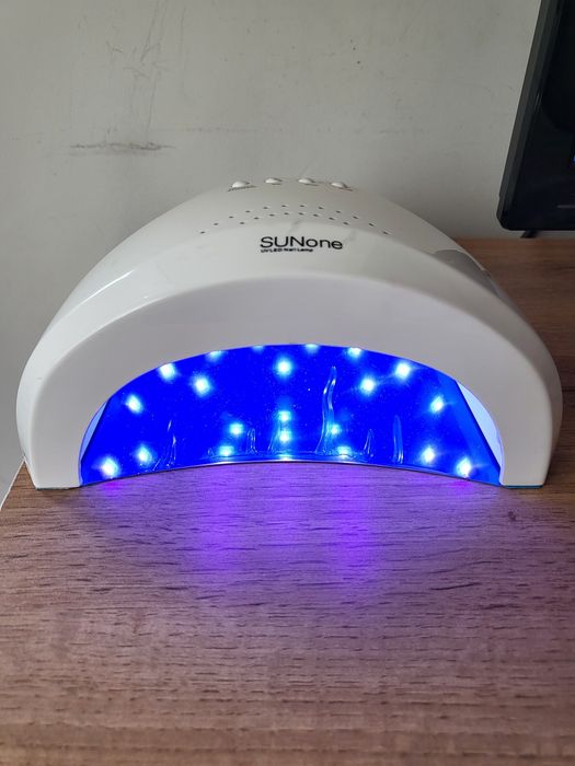 UV/LED лампа за нокти SUNone