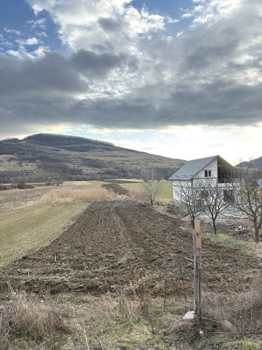 Teren intravilan de vânzare