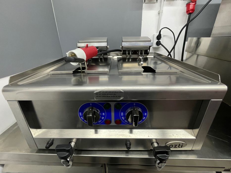 Friteuză - 2 x 10 L - 2 Coșuri - cu Robinet de Scurgere - 400V