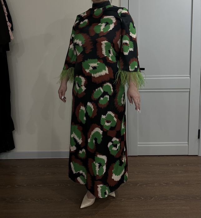 Яркое красивое платье