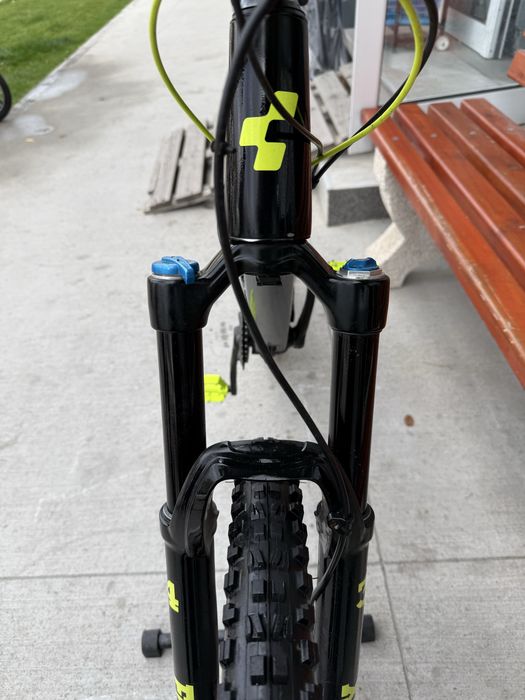 Планински велосипед Мекица Cube  за скачане. 27.5/L