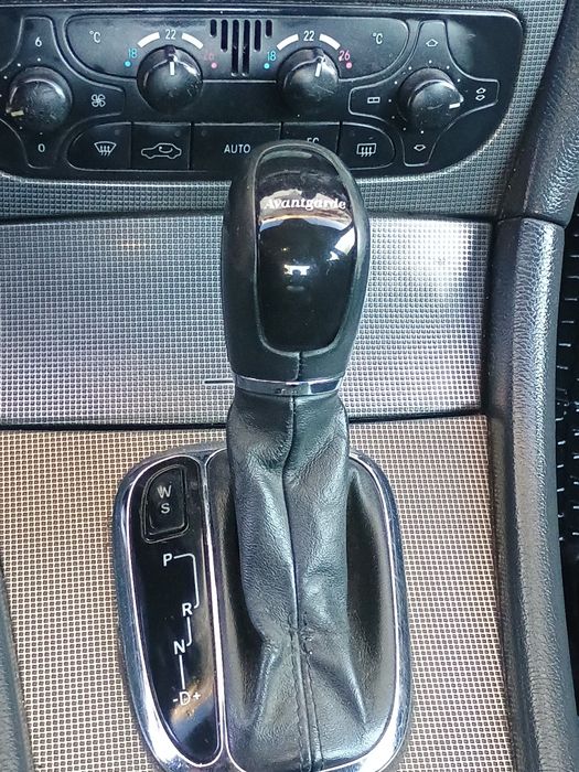 Мерцедес  С220  143 к с